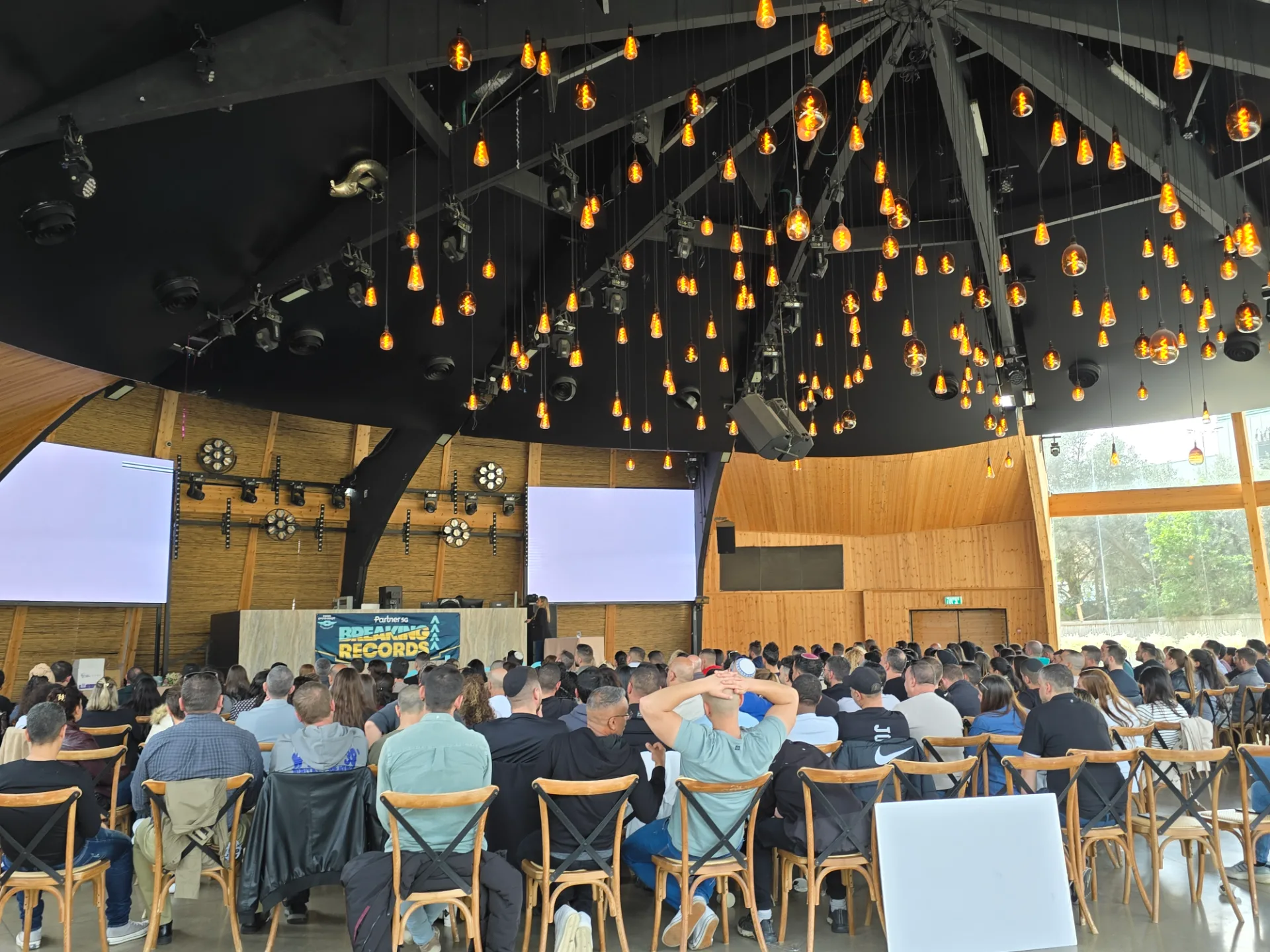 תל יה | אירועים עסקיים - אולם וגן אירועים בשרון לאירועים עסקיים